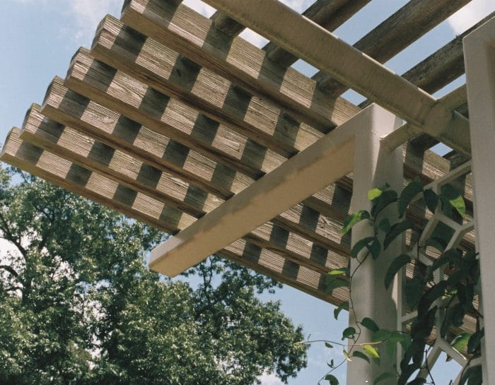 Pergola : pourquoi opter pour un toit ouvrant?